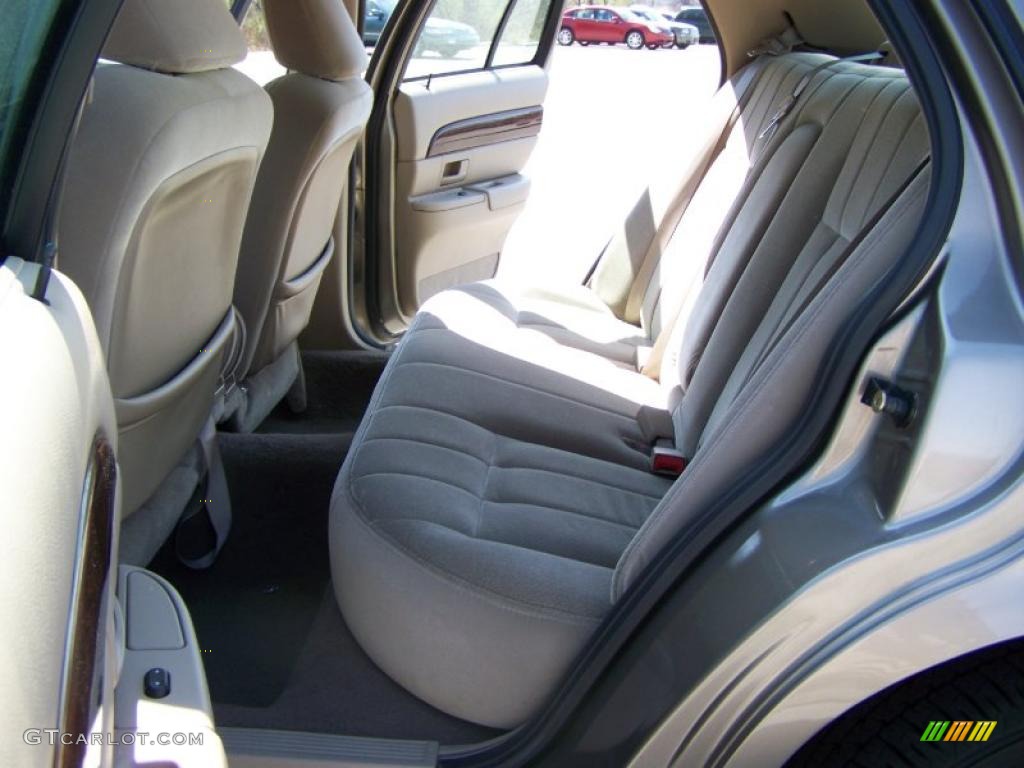 2004 Grand Marquis GS - Arizona Beige Metallic / Medium Parchment photo #11