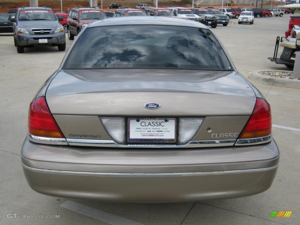 2003 Crown Victoria LX - Gold Ash Metallic / Medium Parchment photo #6