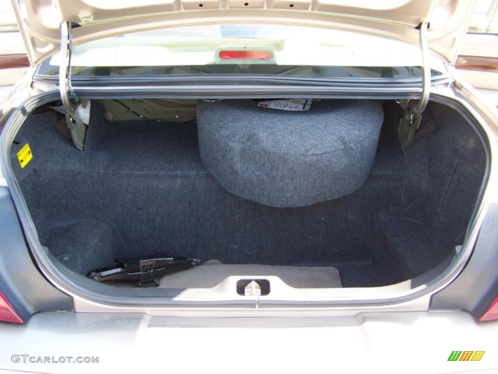 2004 Grand Marquis GS - Arizona Beige Metallic / Medium Parchment photo #12