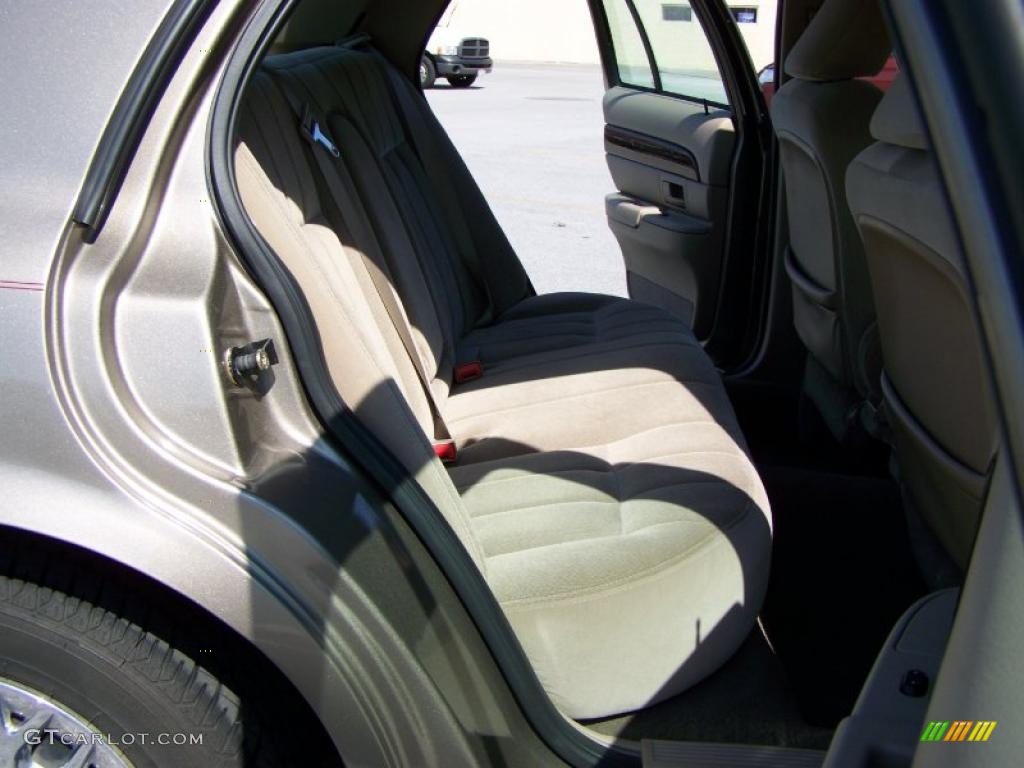 2004 Grand Marquis GS - Arizona Beige Metallic / Medium Parchment photo #13