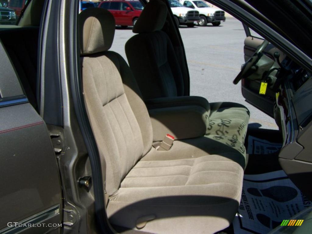 2004 Grand Marquis GS - Arizona Beige Metallic / Medium Parchment photo #14