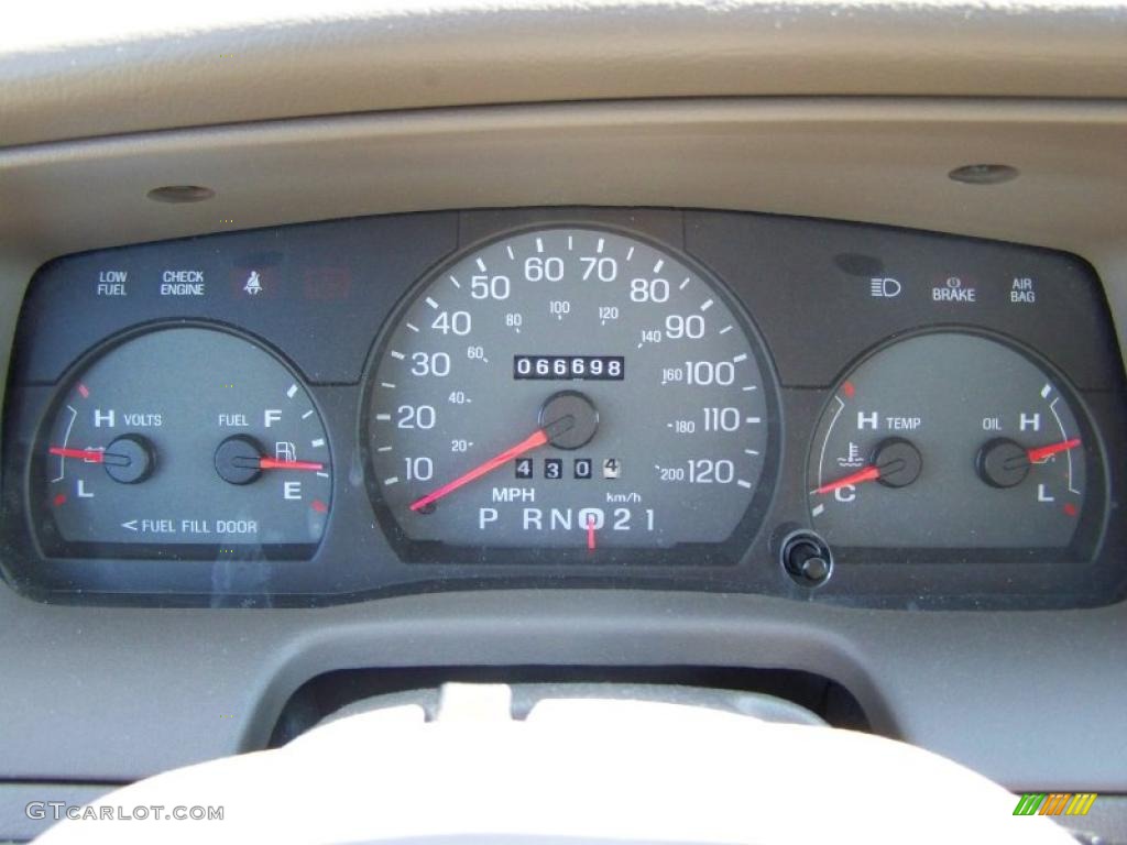2004 Grand Marquis GS - Arizona Beige Metallic / Medium Parchment photo #17