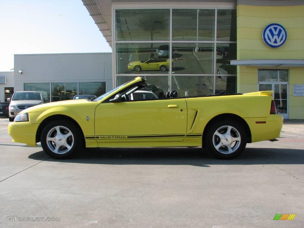 2001 Mustang V6 Convertible - Zinc Yellow Metallic / Dark Charcoal photo #2