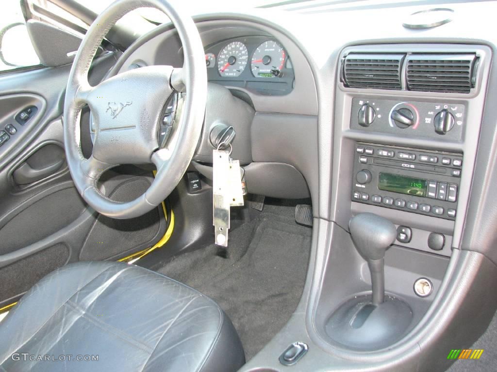 2001 Mustang V6 Convertible - Zinc Yellow Metallic / Dark Charcoal photo #14