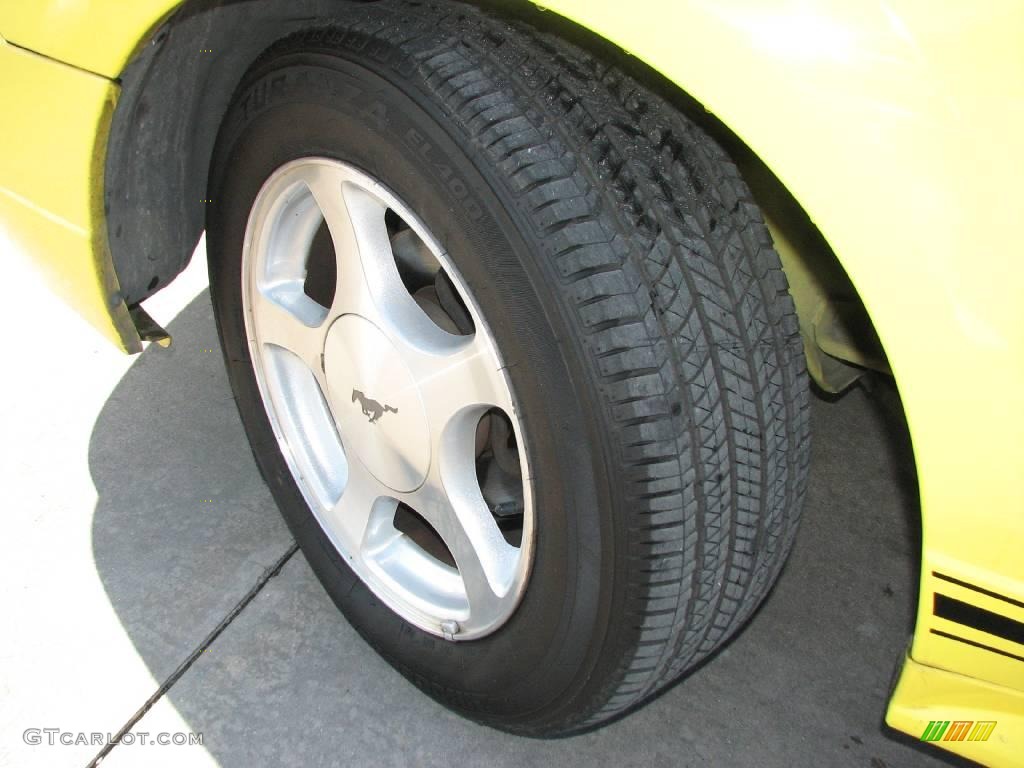 2001 Mustang V6 Convertible - Zinc Yellow Metallic / Dark Charcoal photo #16