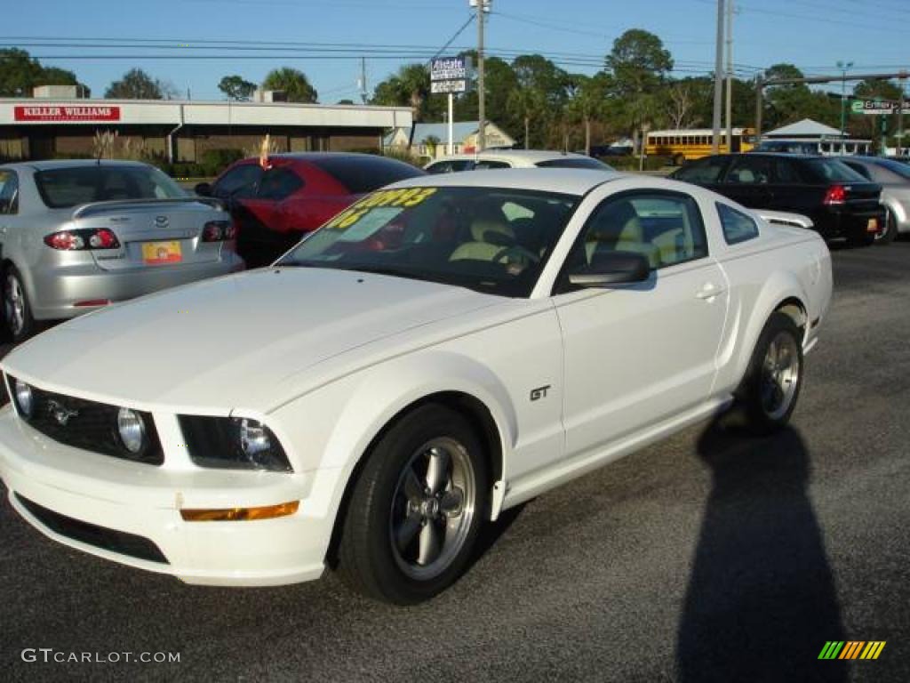 2006 Mustang GT Premium Coupe - Performance White / Light Parchment photo #2