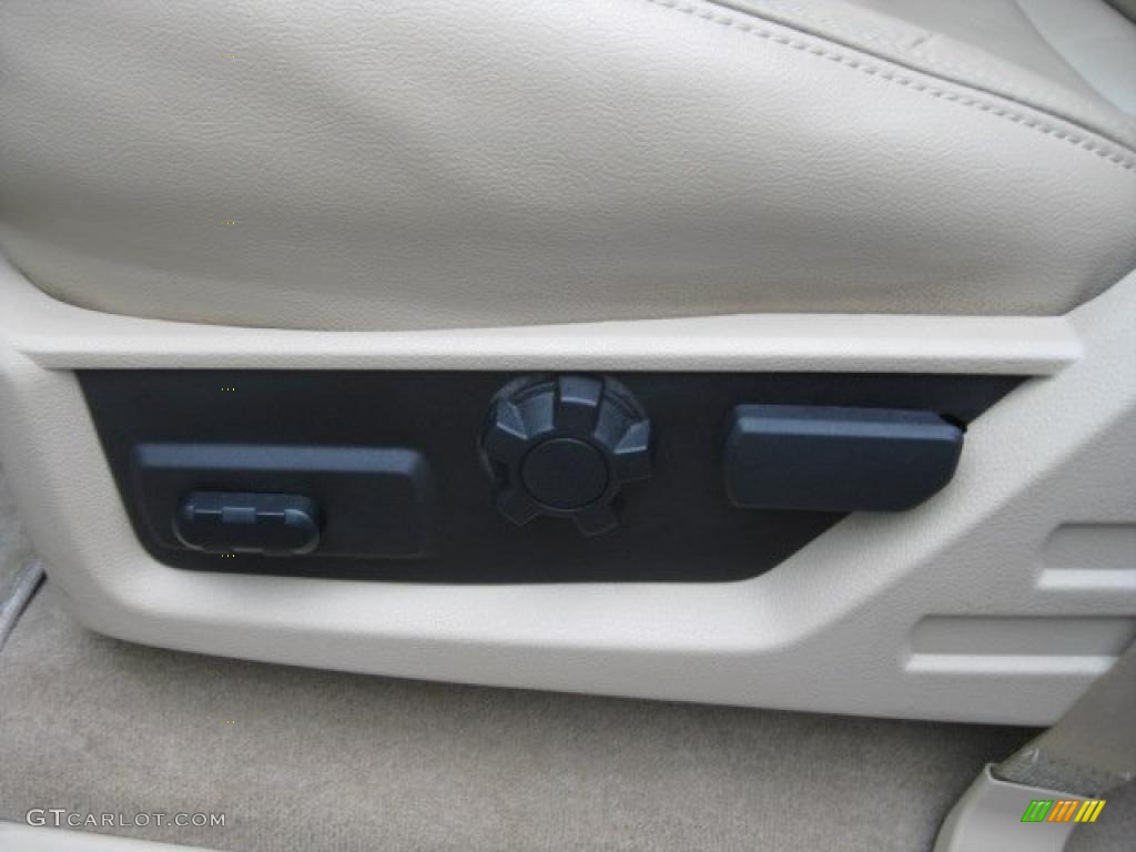 2008 F350 Super Duty Lariat Crew Cab 4x4 - Oxford White / Camel photo #25