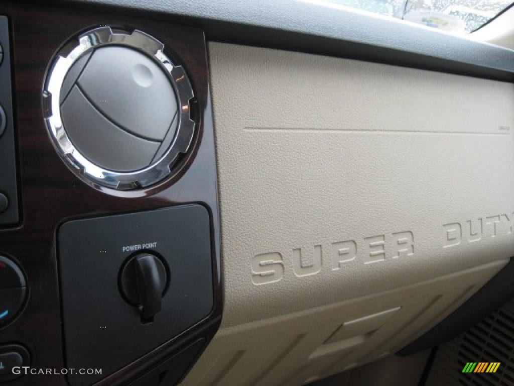 2008 F350 Super Duty Lariat Crew Cab 4x4 - Oxford White / Camel photo #31