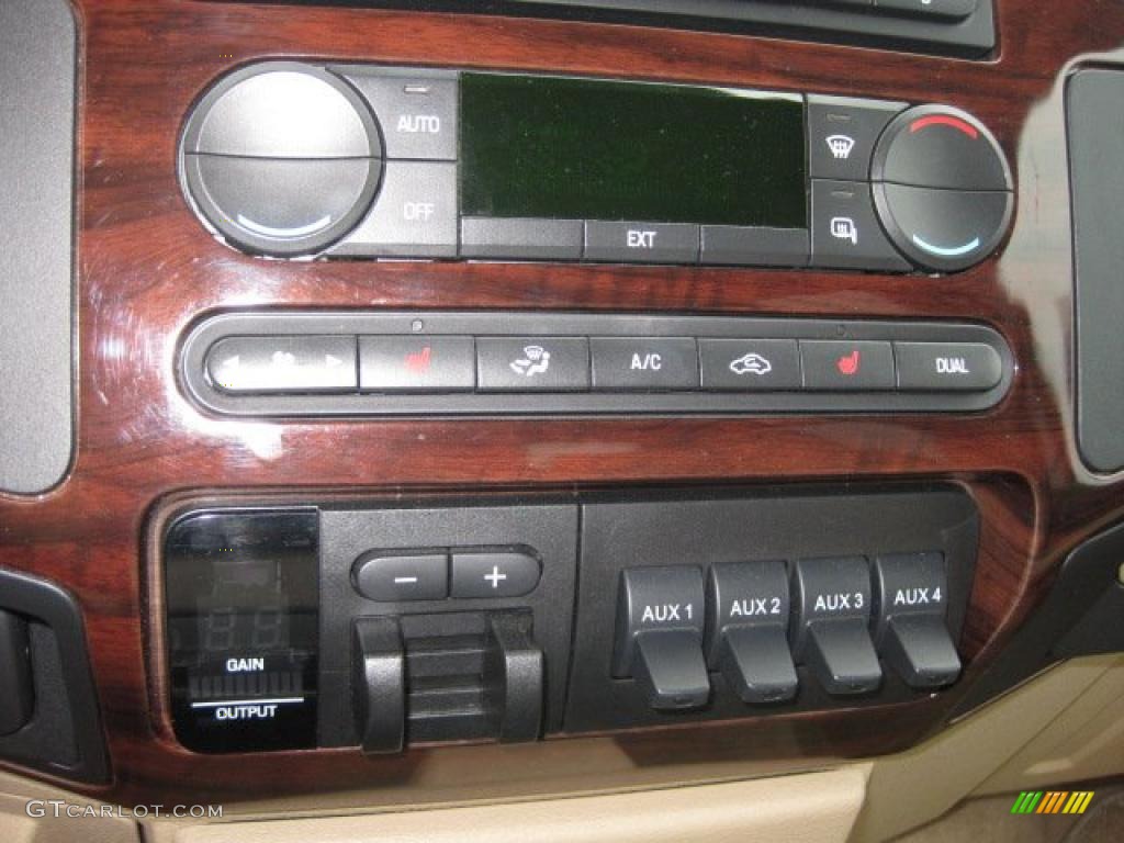 2008 F350 Super Duty Lariat Crew Cab 4x4 - Oxford White / Camel photo #32