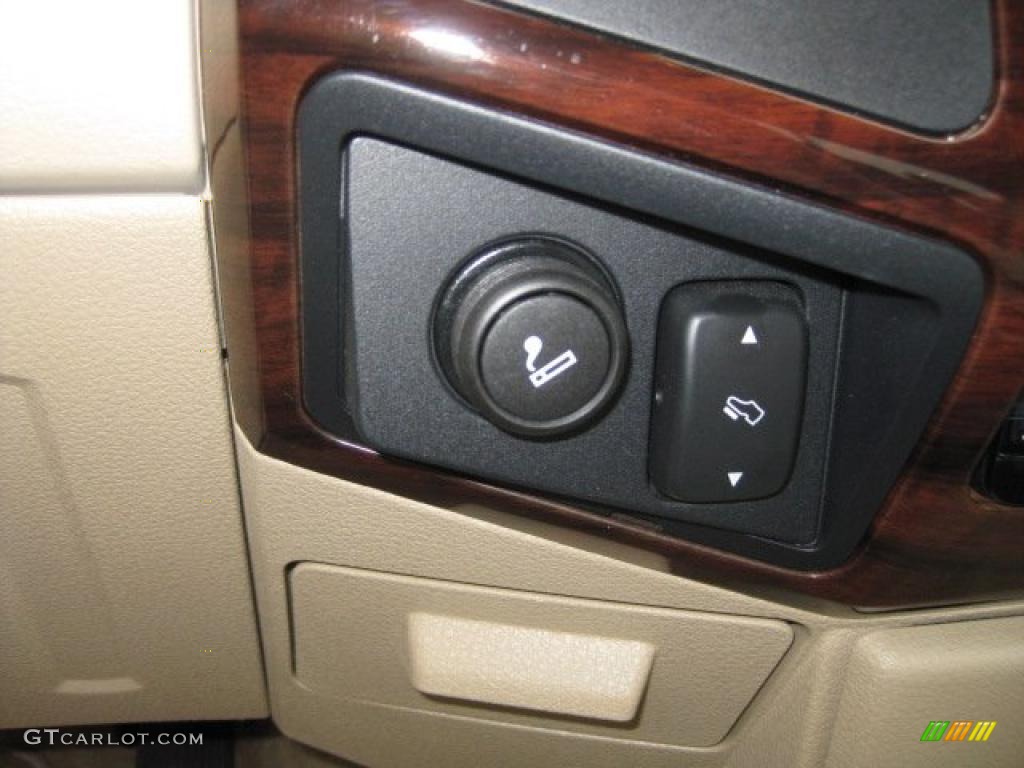 2008 F350 Super Duty Lariat Crew Cab 4x4 - Oxford White / Camel photo #33