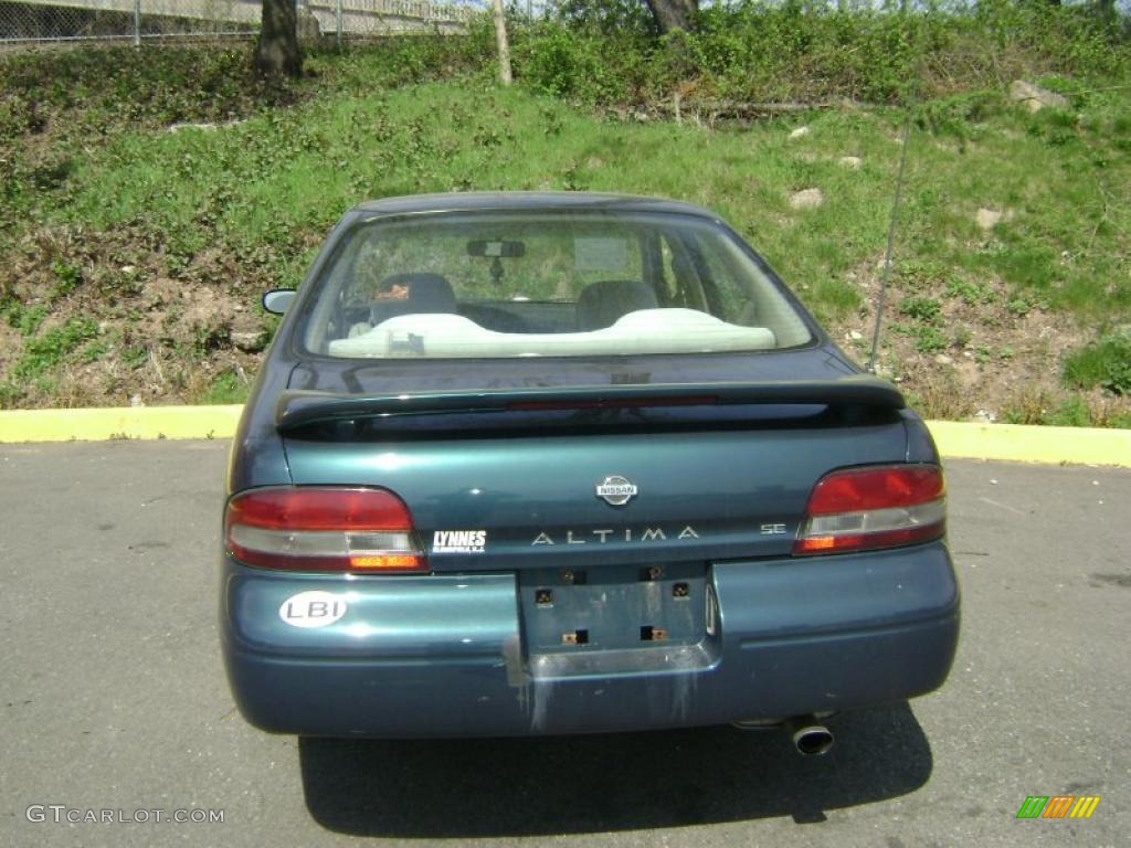 1997 Altima GXE - Blue Emerald Pearl / Gray photo #8