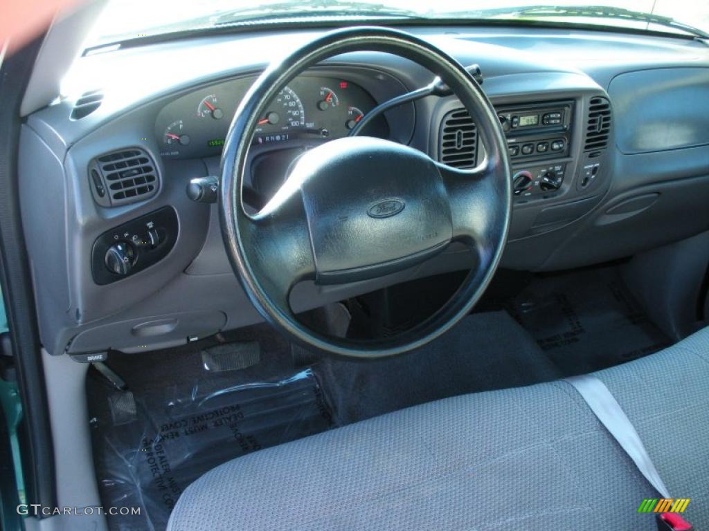 1999 F150 XL Regular Cab - Woodland Green Metallic / Medium Graphite photo #16
