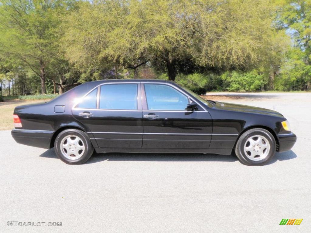 1999 S 320 Sedan - Black / Parchment photo #3