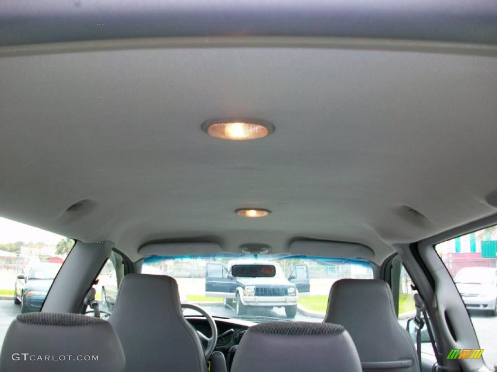 1996 Caravan  - Island Teal Metallic / Gray photo #4