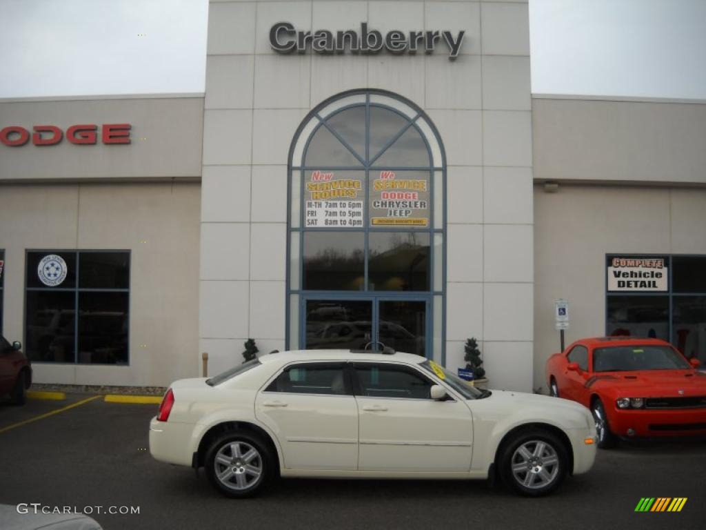 2005 300 Touring AWD - Cool Vanilla / Dark Slate Gray/Light Graystone photo #1