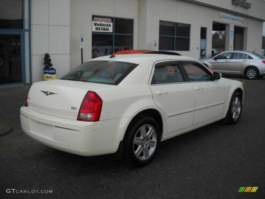 2005 300 Touring AWD - Cool Vanilla / Dark Slate Gray/Light Graystone photo #2