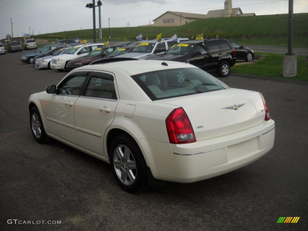 2005 300 Touring AWD - Cool Vanilla / Dark Slate Gray/Light Graystone photo #4