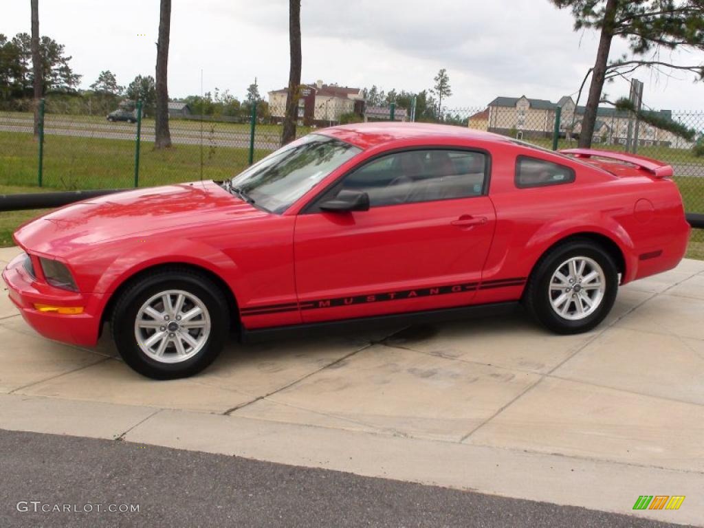 2006 Mustang V6 Premium Coupe - Torch Red / Red/Dark Charcoal photo #15