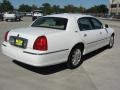 2009 Vibrant White Lincoln Town Car Signature Limited  photo #3