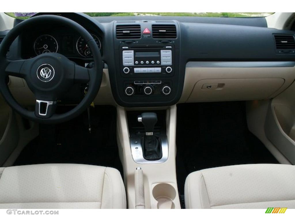 2010 Jetta Limited Edition Sedan - White Gold Metallic / Cornsilk Beige photo #6