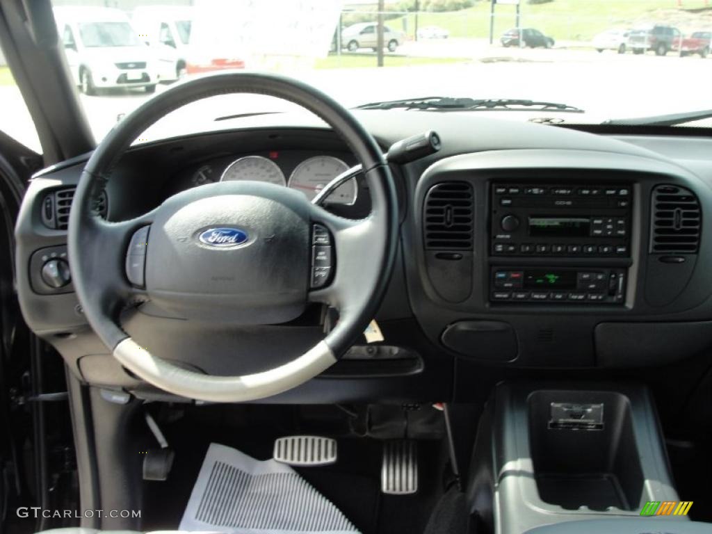 2003 Ford F150 Harley-Davidson SuperCrew Black/Silver Dashboard Photo #28273542