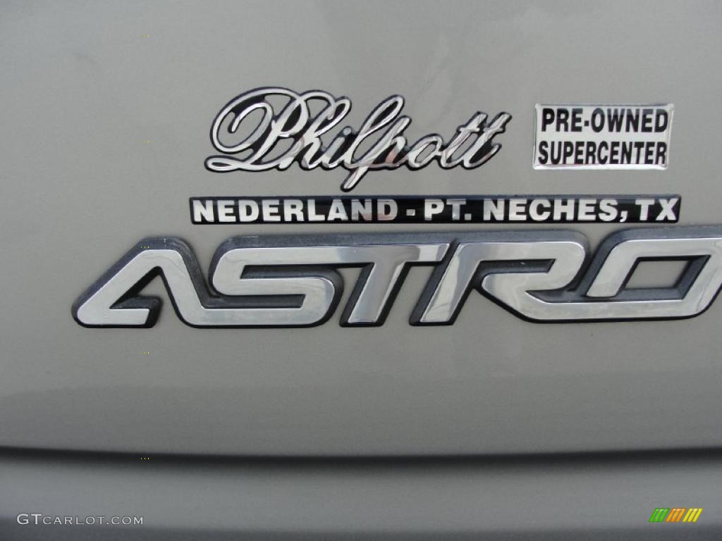 2004 Astro LS Passenger Van - Light Pewter Metallic / Medium Gray photo #23