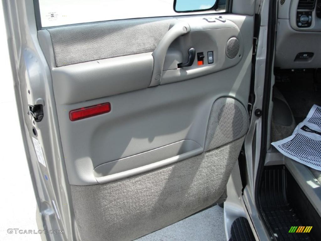 2004 Astro LS Passenger Van - Light Pewter Metallic / Medium Gray photo #37