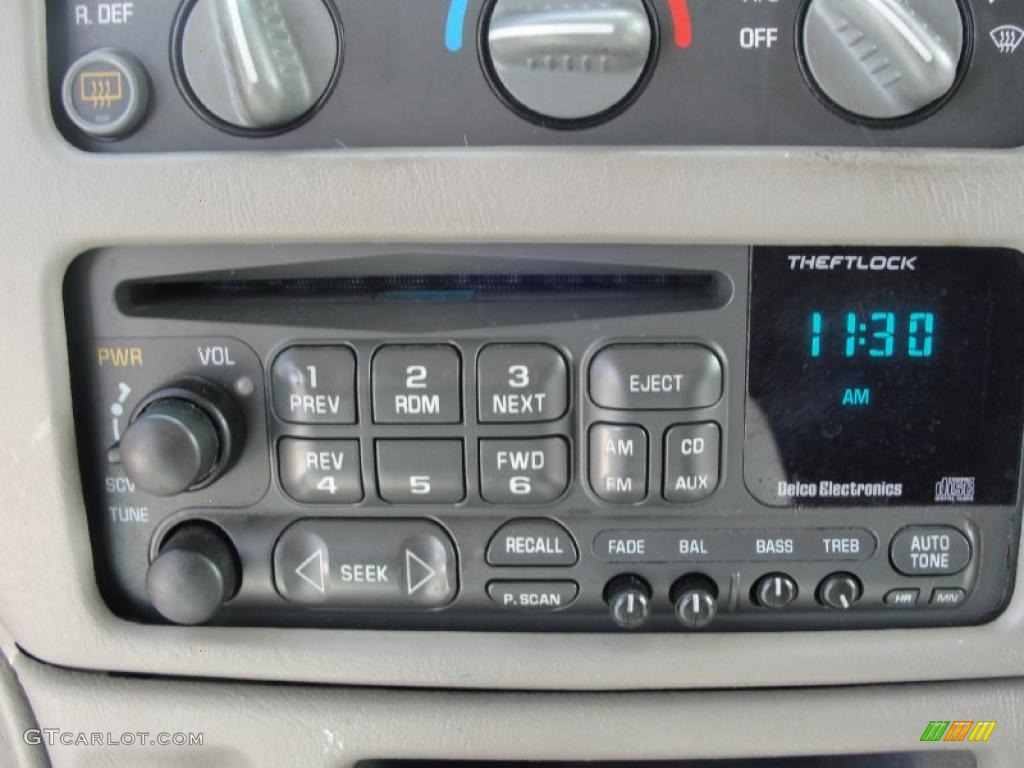 2004 Chevrolet Astro LS Passenger Van Audio System Photo #28274678