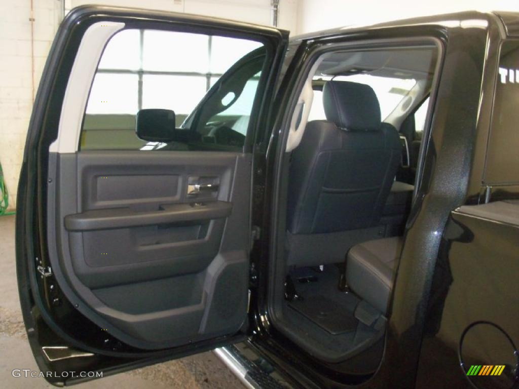 2010 Ram 1500 Sport Crew Cab 4x4 - Brilliant Black Crystal Pearl / Dark Slate Gray photo #17