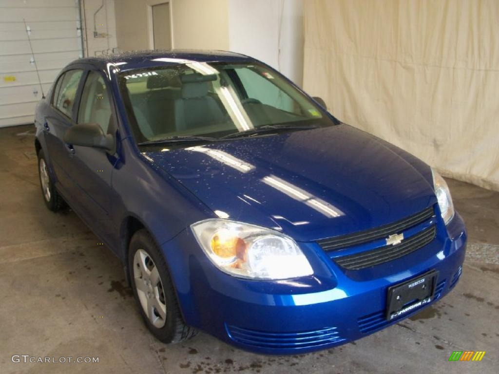 2005 Cobalt Sedan - Arrival Blue Metallic / Gray photo #10