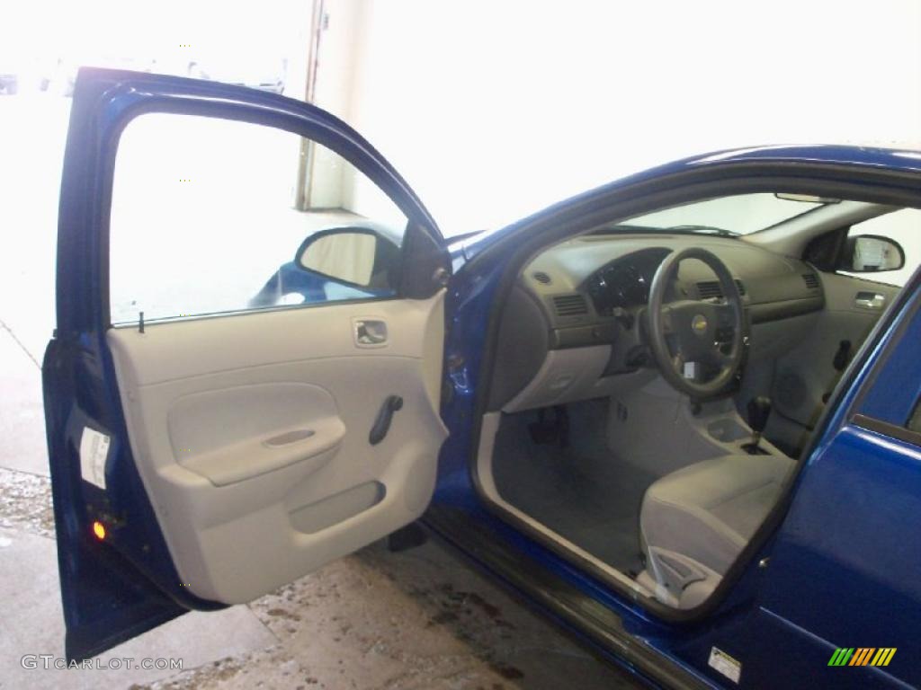 2005 Cobalt Sedan - Arrival Blue Metallic / Gray photo #14