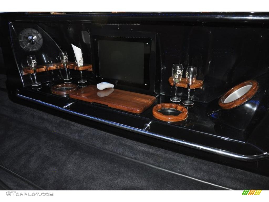 2007 Town Car Executive Limousine - Black / Black photo #9