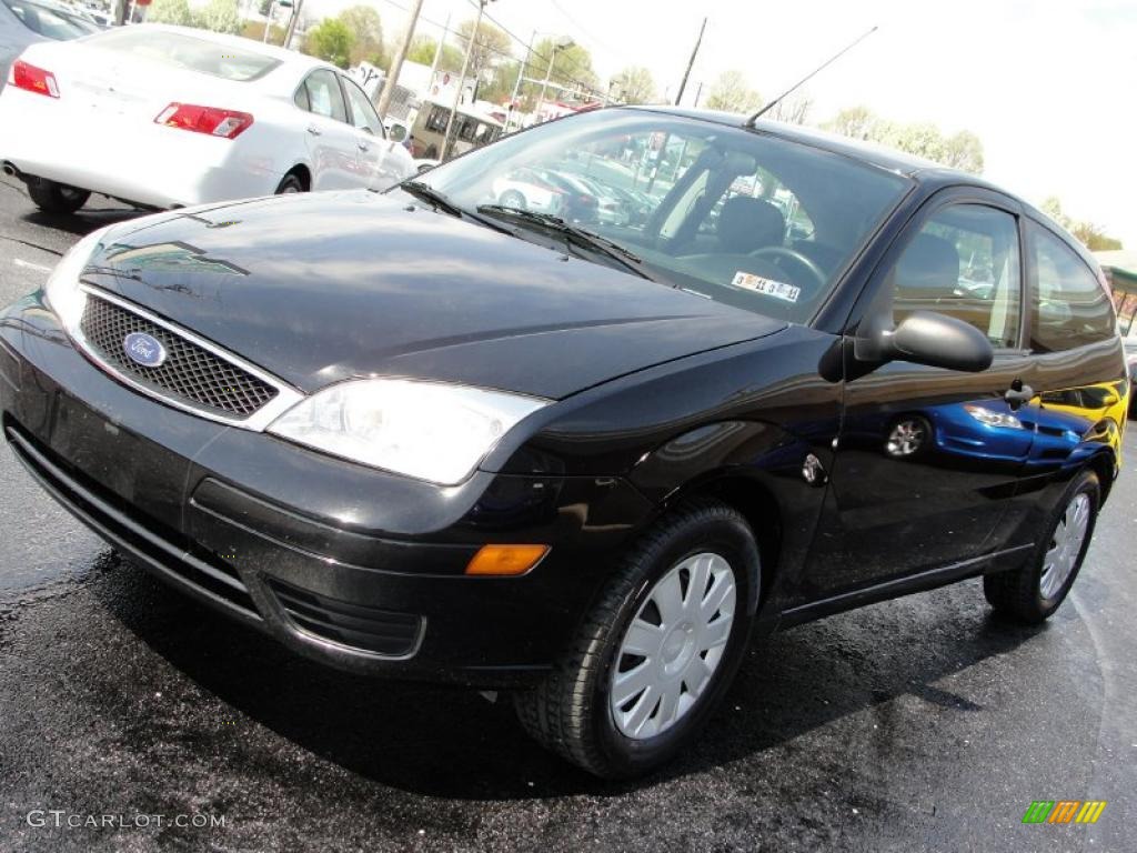 2005 Focus ZX3 S Coupe - Pitch Black / Charcoal/Charcoal photo #13