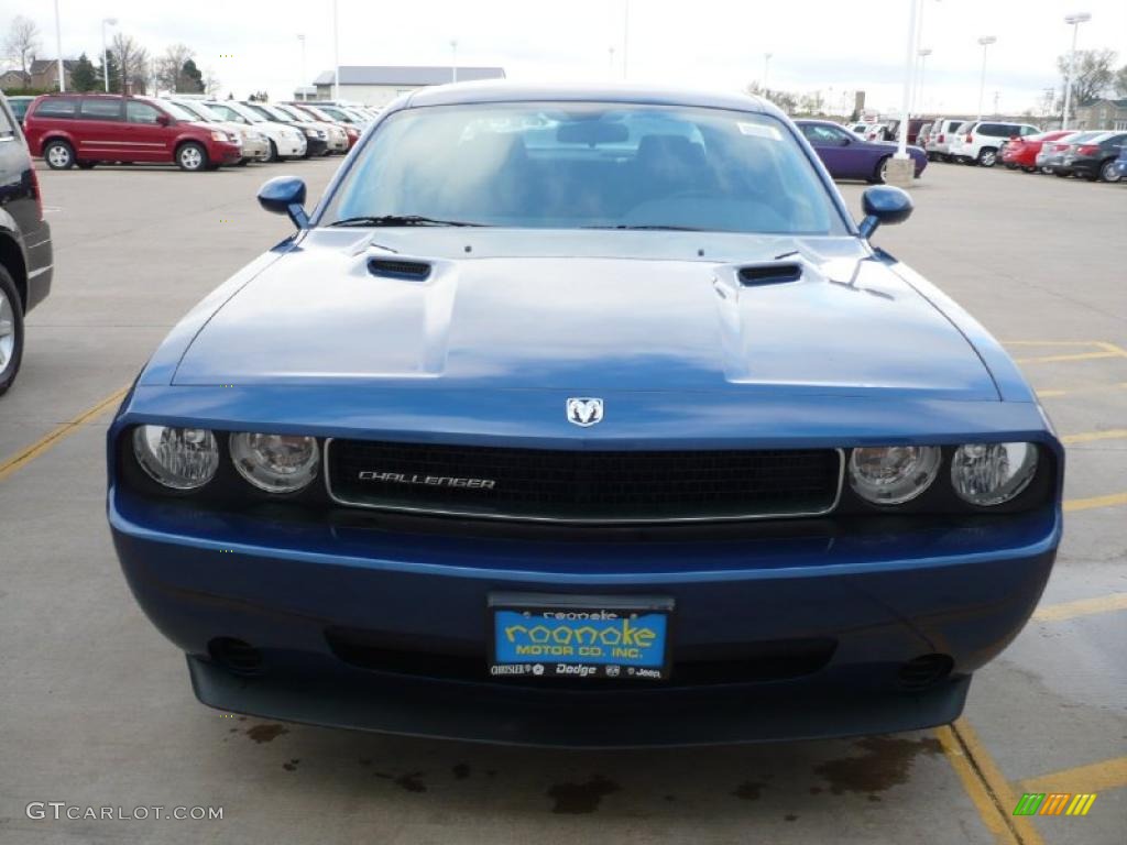 2010 Challenger SE - Deep Water Blue Pearl / Dark Slate Gray photo #4