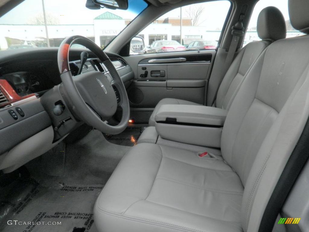 2009 Town Car Signature Limited - Silver Birch Metallic / Medium Light Stone photo #8