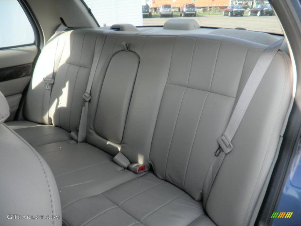 2009 Town Car Signature Limited - Silver Birch Metallic / Medium Light Stone photo #9