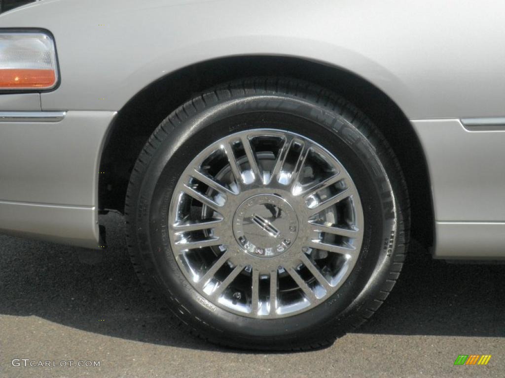 2009 Town Car Signature Limited - Silver Birch Metallic / Medium Light Stone photo #17