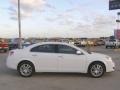 2009 Polar White Saturn Aura XR  photo #6