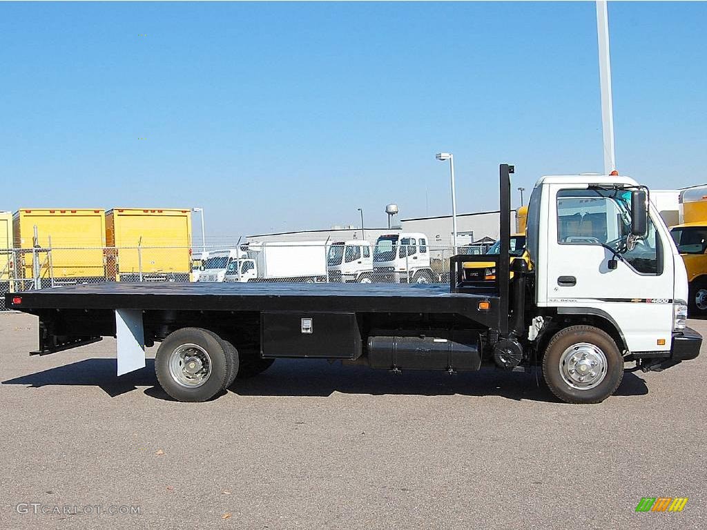 2006 W Series Truck W4500 Commercial Flat Bed Truck - White / Gray photo #10