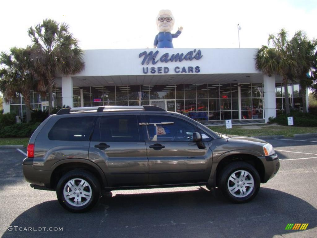 2004 Endeavor LS - Mineral Beige Pearl / Sandblast Beige photo #39