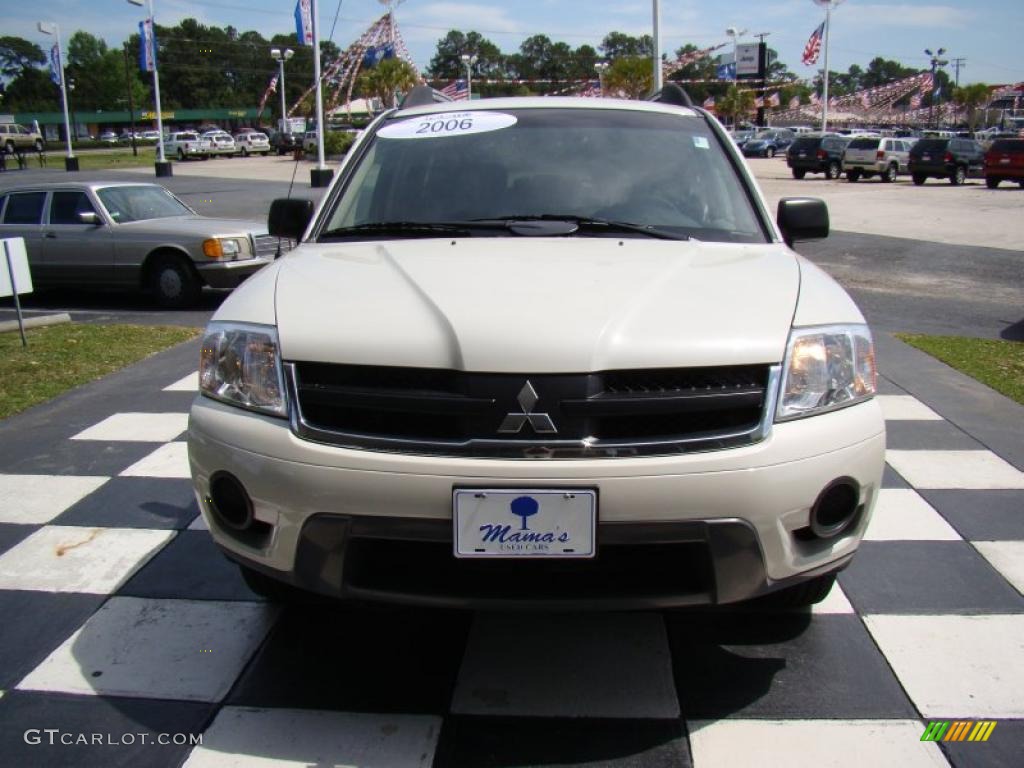 2006 Endeavor LS AWD - Dover White Pearl / Sand Blast Beige photo #4