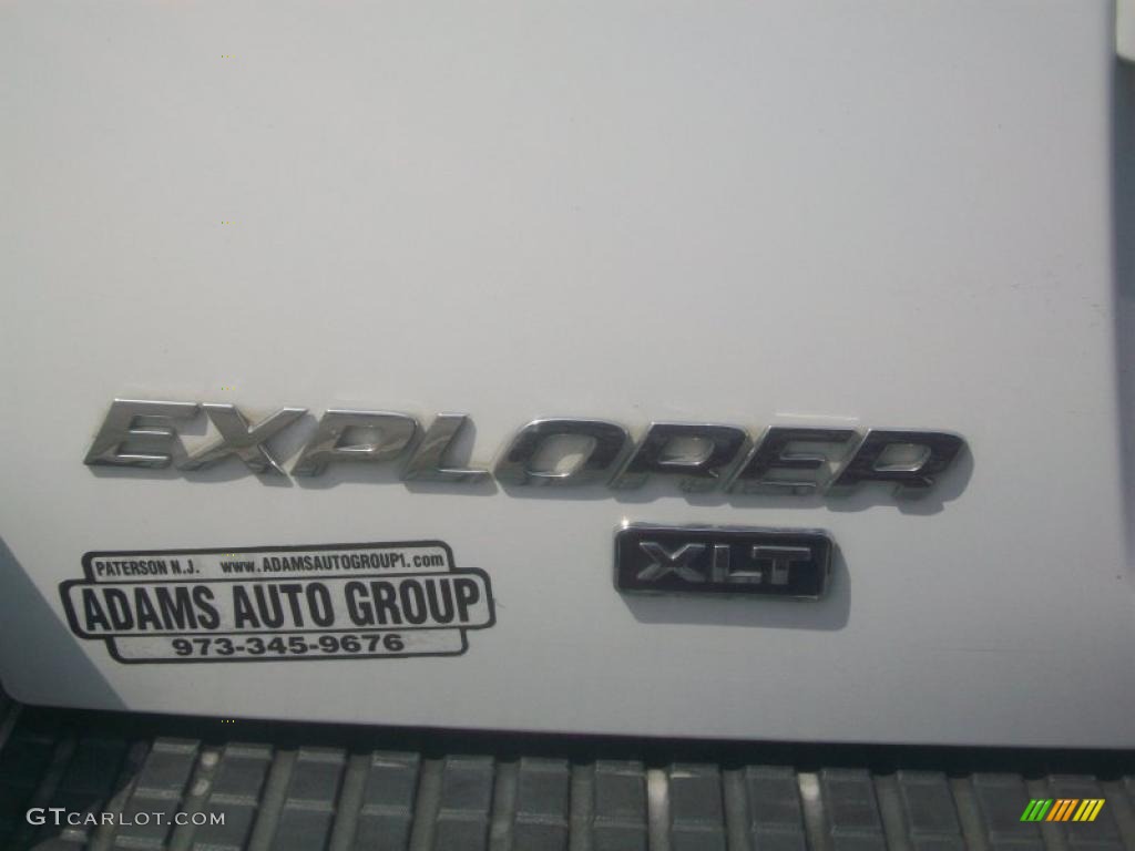 2004 Explorer XLT 4x4 - Oxford White / Medium Parchment photo #10