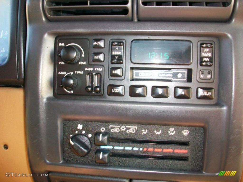 1998 Wrangler Sport 4x4 - Deep Amethyst Pearl / Khaki photo #13