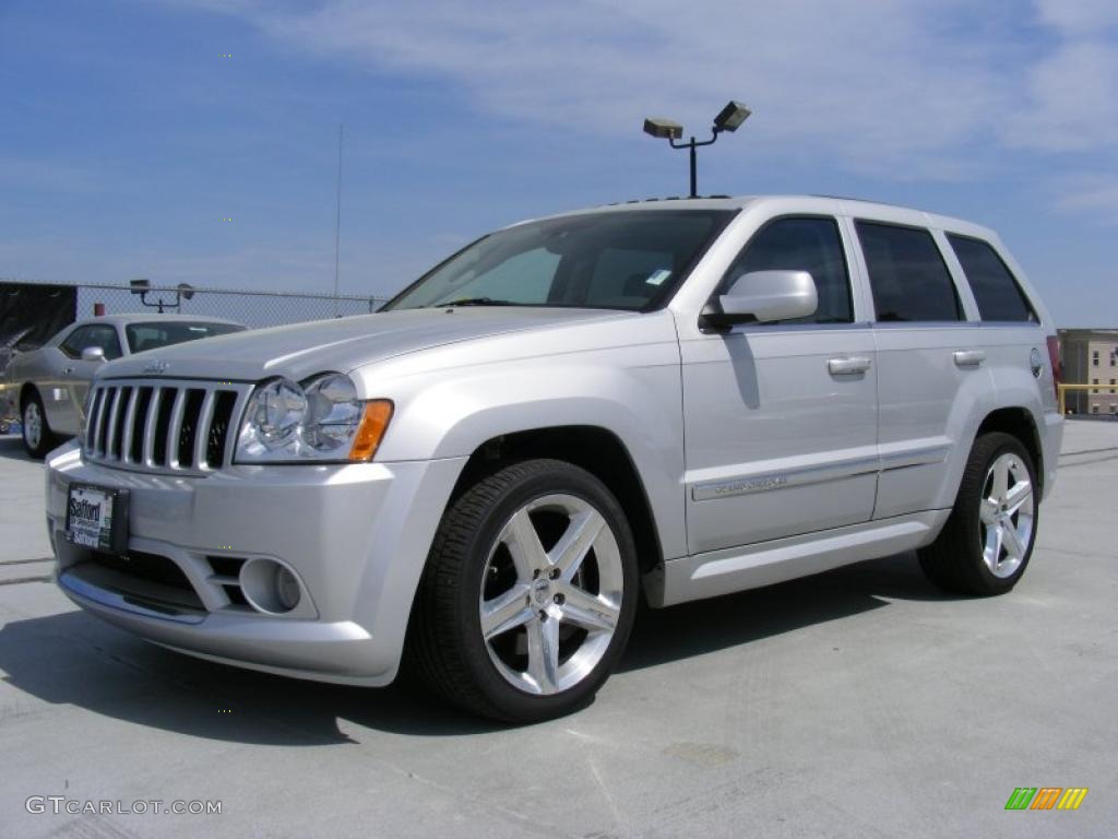 Bright Silver Metallic Jeep Grand Cherokee