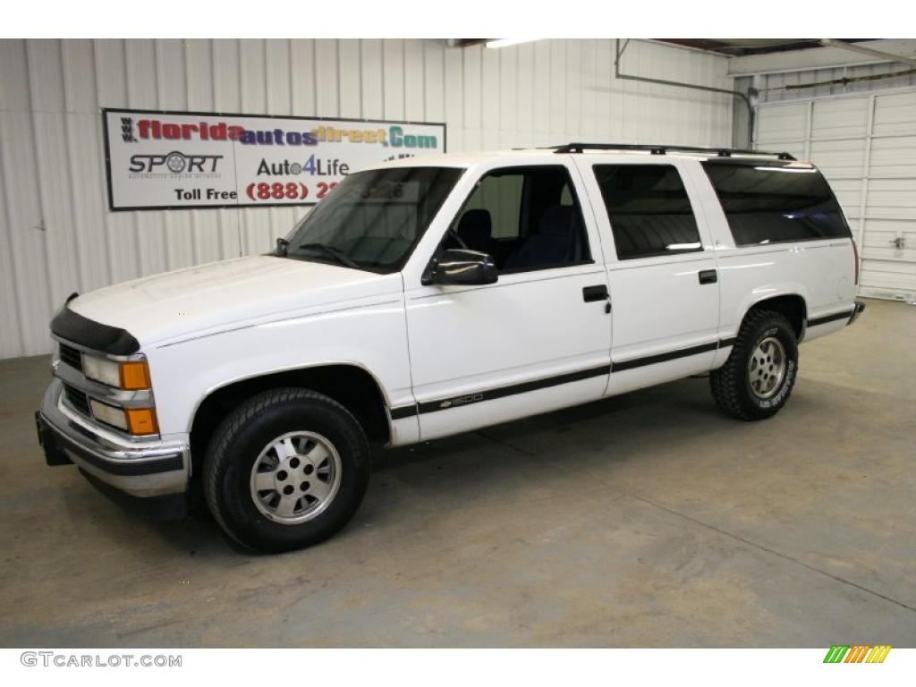 1995 Suburban C1500 LS - White / Blue photo #4