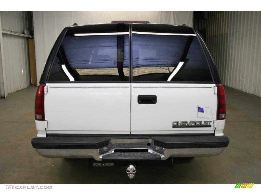 1995 Suburban C1500 LS - White / Blue photo #6