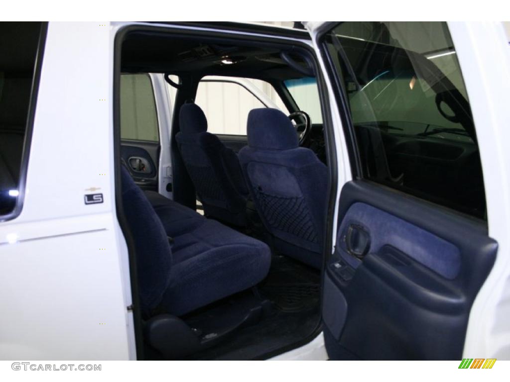 1995 Suburban C1500 LS - White / Blue photo #10