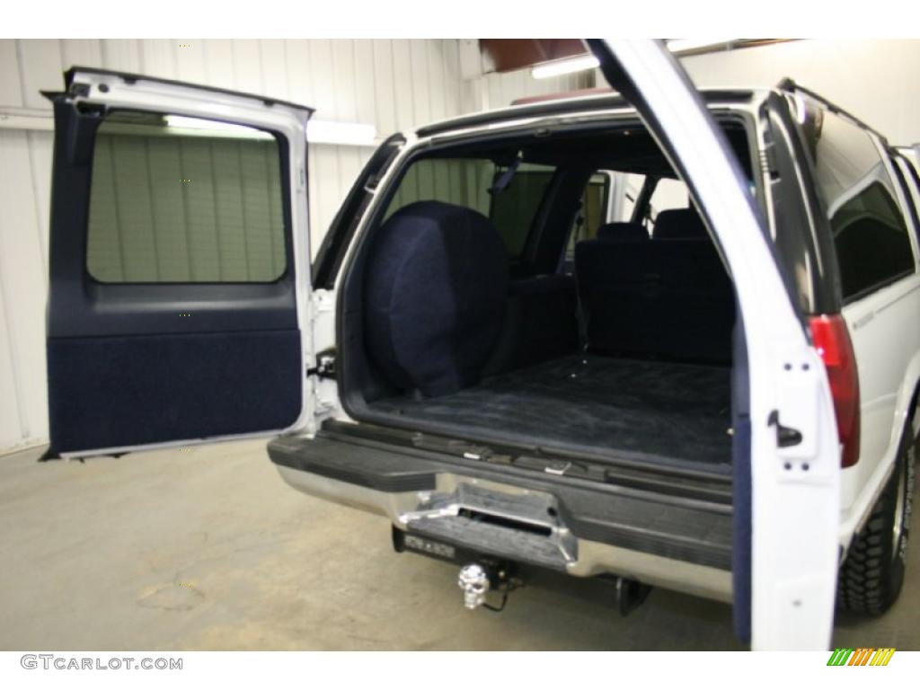 1995 Suburban C1500 LS - White / Blue photo #11