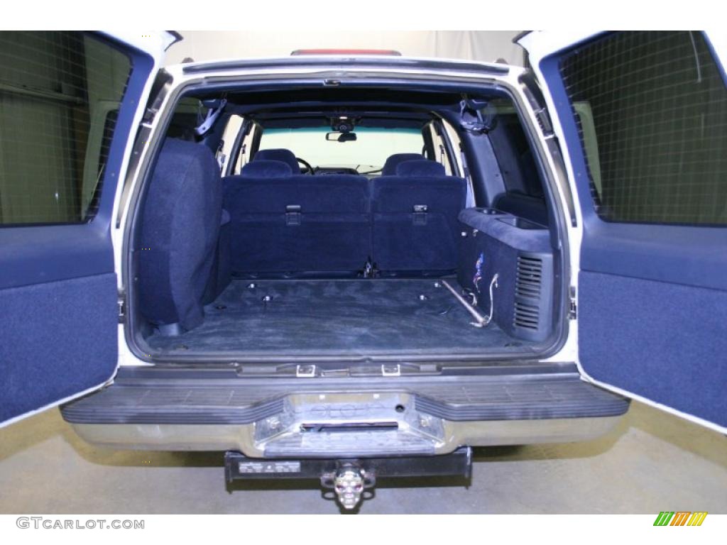 1995 Suburban C1500 LS - White / Blue photo #12