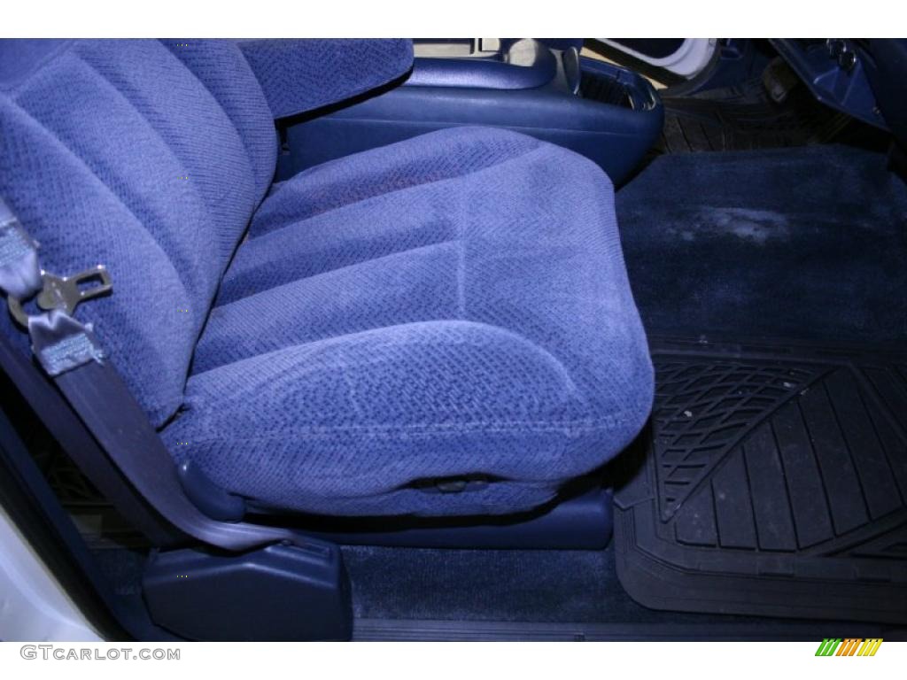 1995 Suburban C1500 LS - White / Blue photo #19